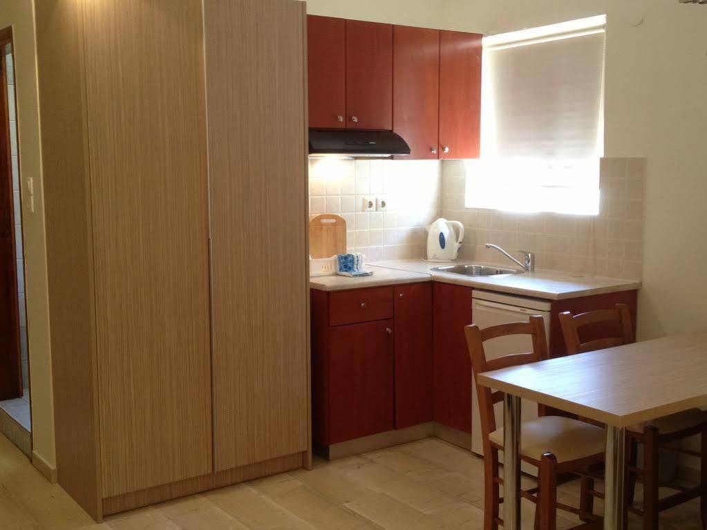 Agia Marina Angelica Studios And Apartments מראה חיצוני תמונה